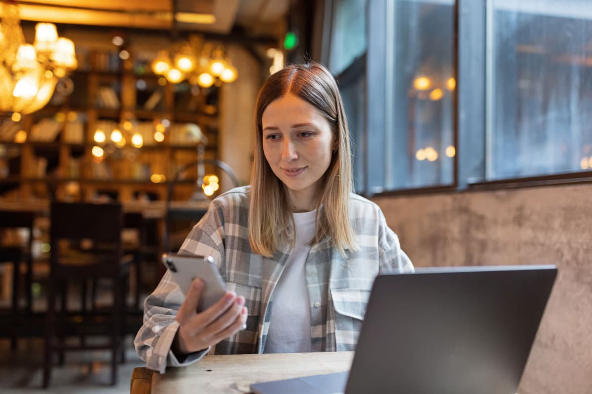 Women business owner using AI on laptop